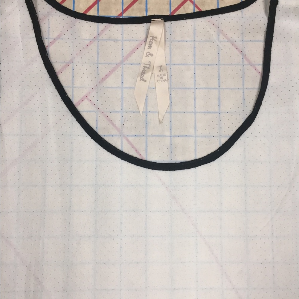 Hem & Thread Color Block Mesh Tank Size Large - image 2